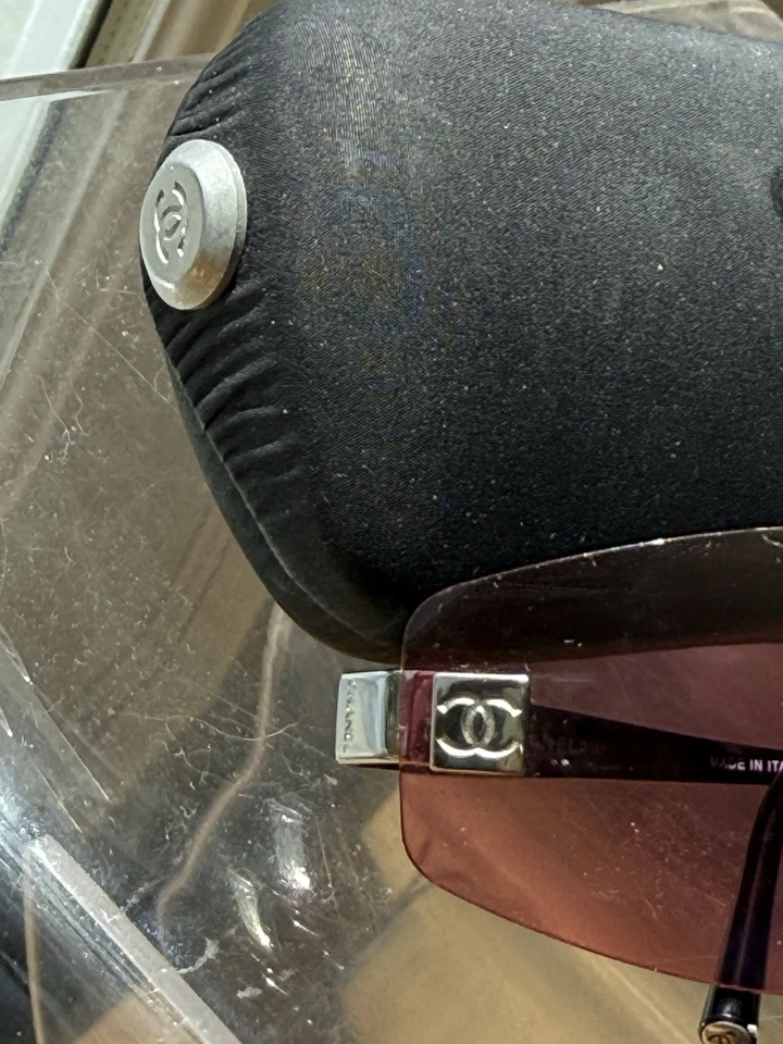AUTÉNTICAS Gafas Envolvas Chanel Rosa Arañazos Menores Foto 4 de 4