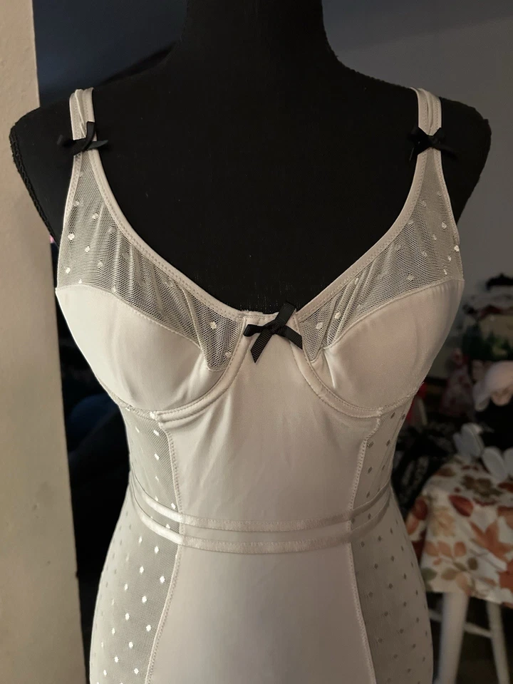 Vtg Victoria’s Secret Sexy Little Things Y2K (2006) Silver Lace Bustier Sz 36B - Image 2 of 4