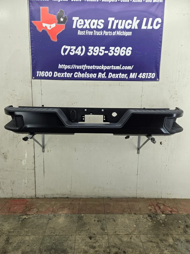 Parachoques trasero Chevrolet Silverado/GMC Sierra 2500 3500 HD 2019-2025 Foto 2 de 4