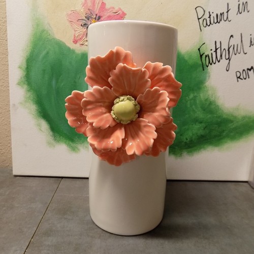 VASE W/ 3D CORAL COLOR FLOWER 9.25 In ONE SIDED POPPY FLOWER - Picture 1 of 10
