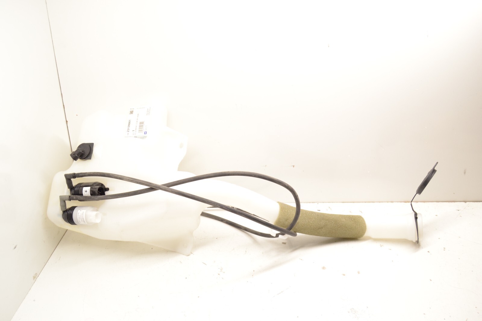 2014 Chevrolet Traverse Windshield Washer Reservoir Bottle 23139981 OEM