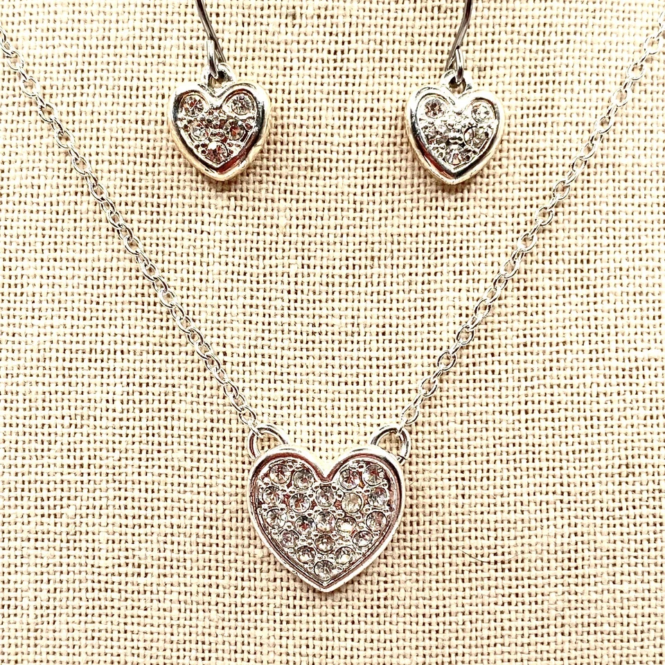 Moderno Juego de Pendientes Collar Marvella Tono Plateado Corazón Pavé Estrás Delicado C Foto 3 de 4