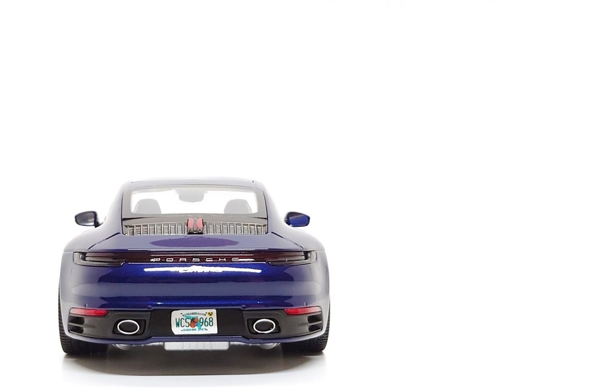 Minichamps 1:18 Porsche 911 Carrera 4S (992) in Gentian Blue