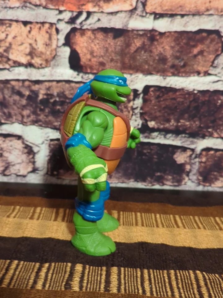 Tales of the Teenage Mutant Ninja Turtles 2017 TMNT Talking Leonardo buen estado Foto 2 de 4