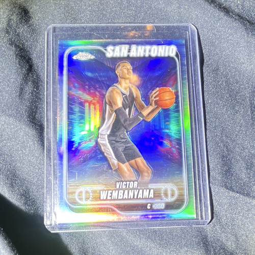 Topps Chrome 2023-24 Victor Wembanyama Spurs refractor#193 NBA Card