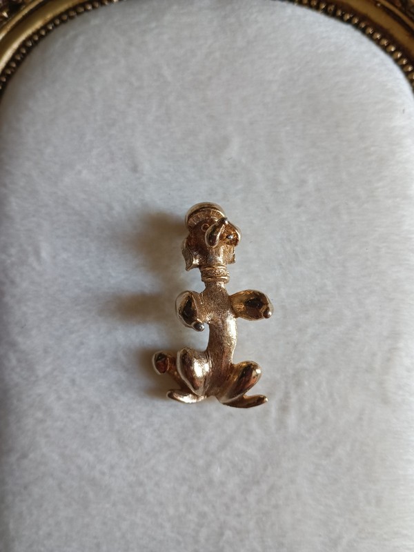 vintage sarah coventry Gold Tone Dog Figural Brooch Pin Metal Animals & Insects 
