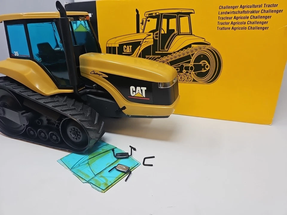 1/16 NZG  CAT Challenger 35 Tracked Tractor Used Damaged - Image 2 of 4