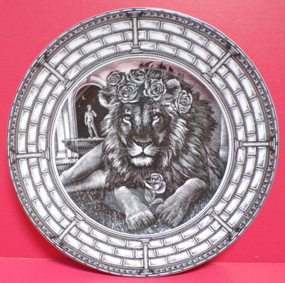 222 FIFTH SLICE OF LIFE VINTAGE LARGE CERAMIC PLATE GENTLE BEAST LION SIMBA CAT