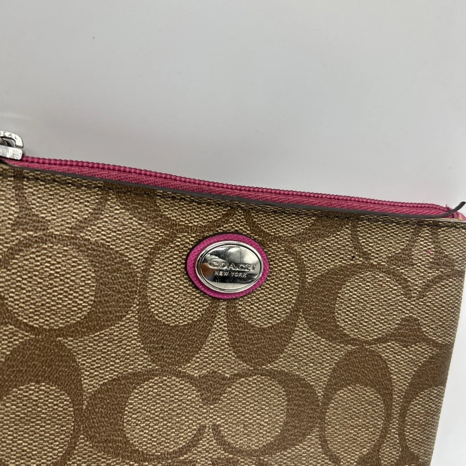 蔻驰 Peyton 签名硬币钱包腕带 Monogram 棕色标志帆布 — 第 2/4 张图片