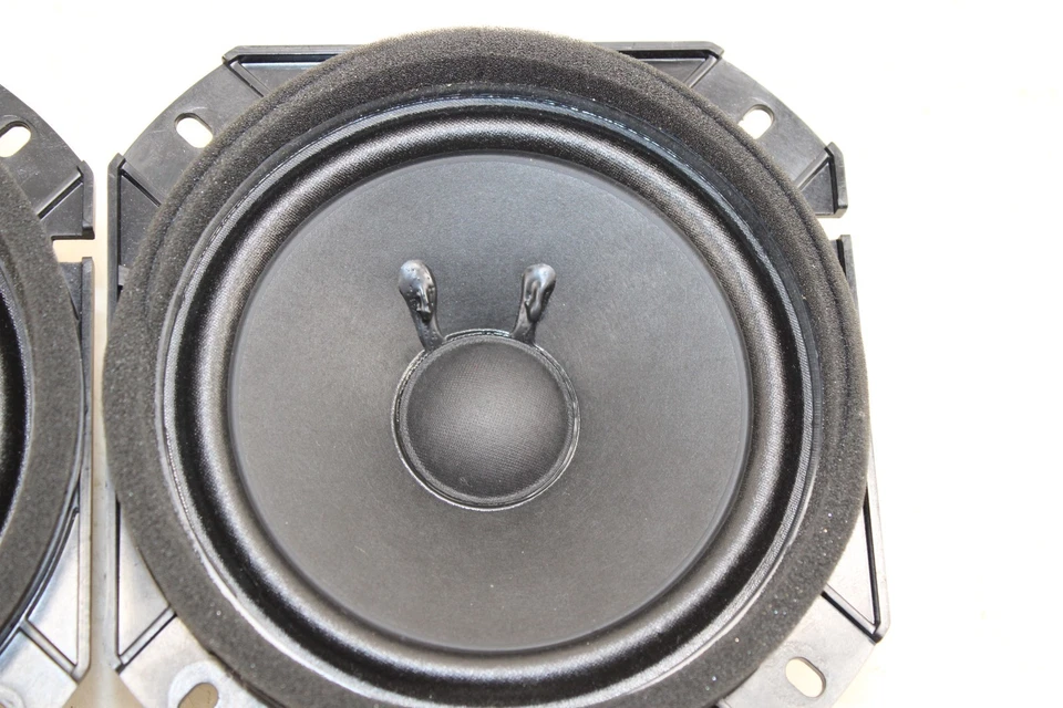 2014-2019 Chevrolet Corvette Rear Quarter Panel Speaker Set 23128683 OEM MM45 - Image 2 of 4