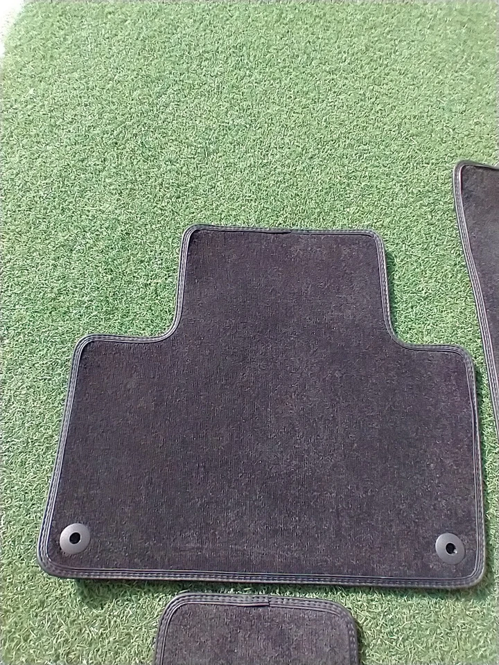 Alfombrillas Volvo XC90 2016-2025 4 piezas de fábrica OEM ALFOMBRA # 3222190 NEGRA Foto 3 de 4