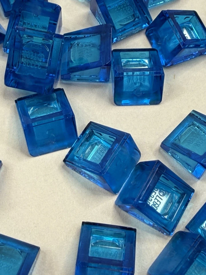 200 PIEZAS LEGO NUEVAS AZUL OSCURO TRANSPARENTE 1x1 1x2/3 TECHO DE AGUA PLANO Foto 4 de 4