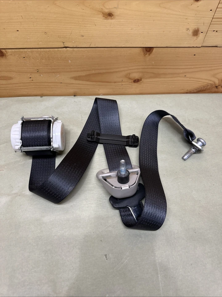 Ram 1500 2011-2012 cabina y media cinturón de seguridad trasero derecho pasajero P5KS491DVAB fabricante original Foto 2 de 4