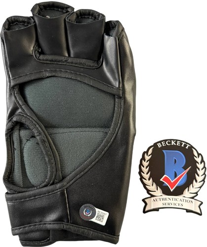 STIPE MIOCIC SIGNED UFC GLOVE BECKETT BAS COA BE36987 - Picture 2 of 2