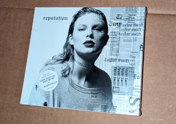 Taylor Swift reputation vip box 直筆サイン Taylor Swift Reputation Tour in Tokyo Japan VIP Box w/o LED