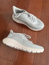 Vionic  Max Light Grey Lace-up Sneaker Women's sizes 6.5 Wide