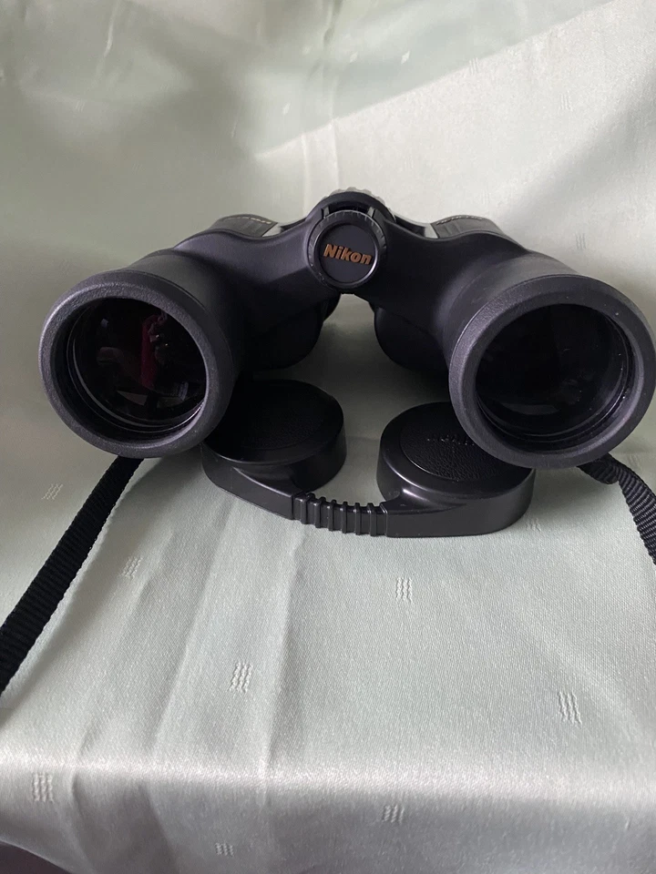 Nikon Aculon 8x42  Binoculars - Black A211  - Image 4 of 4