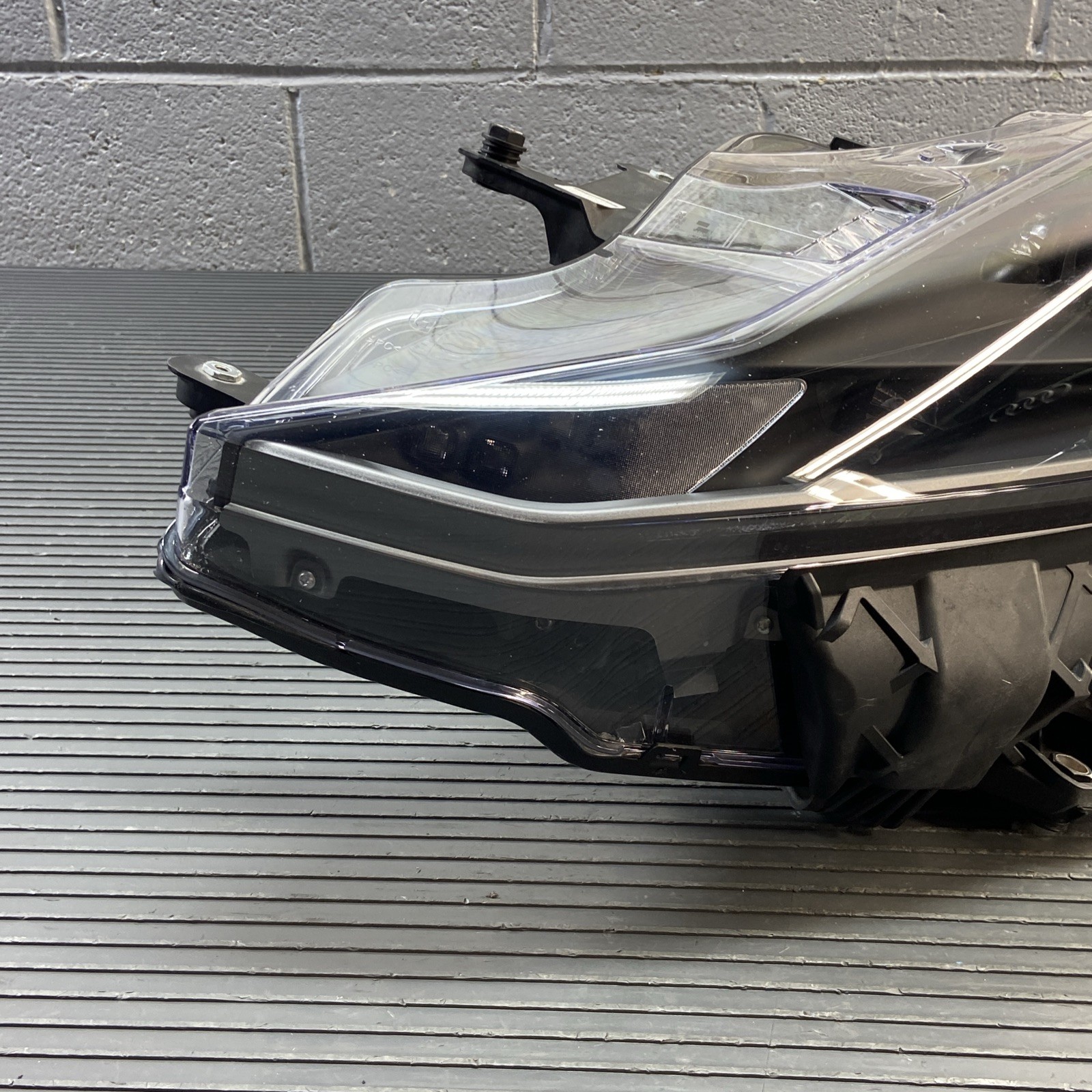 2018-2024 Ferrari 812 Superfast F152M Front Left Headlight 338314 OEM *NOTE*