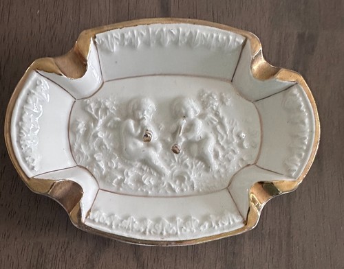 Vintage R Capodimonte Italy Embossed Cherubs Ashtray White w/Gold Detail 6"