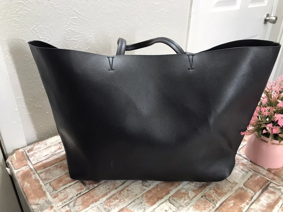 Bolso de Mano Grande Shopper Victoria's Secret Negro Imitación Cuero Vegano Borla Foto 4 de 4