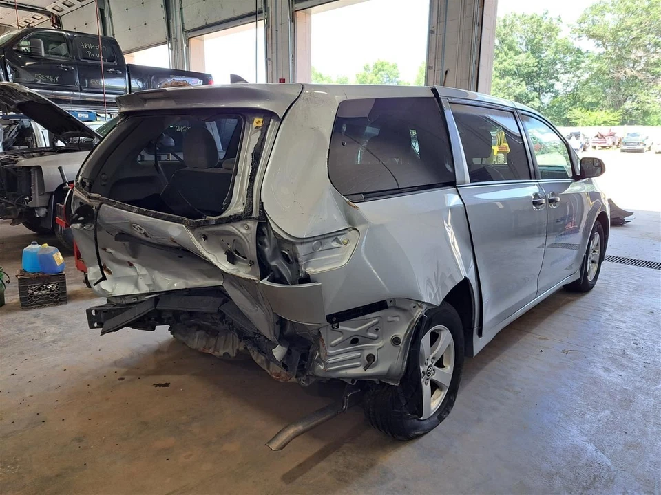 Cilindro maestro de freno Sienna Sku #4176236 2020 Foto 4 de 4