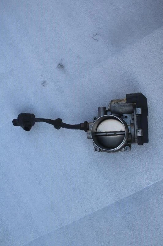 BMW 135i E88 2008 carrocería del acelerador Foto 3 de 4