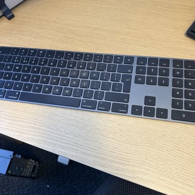 Apple Magic Keyboard mit Ziffernblock A1843 Space Grau