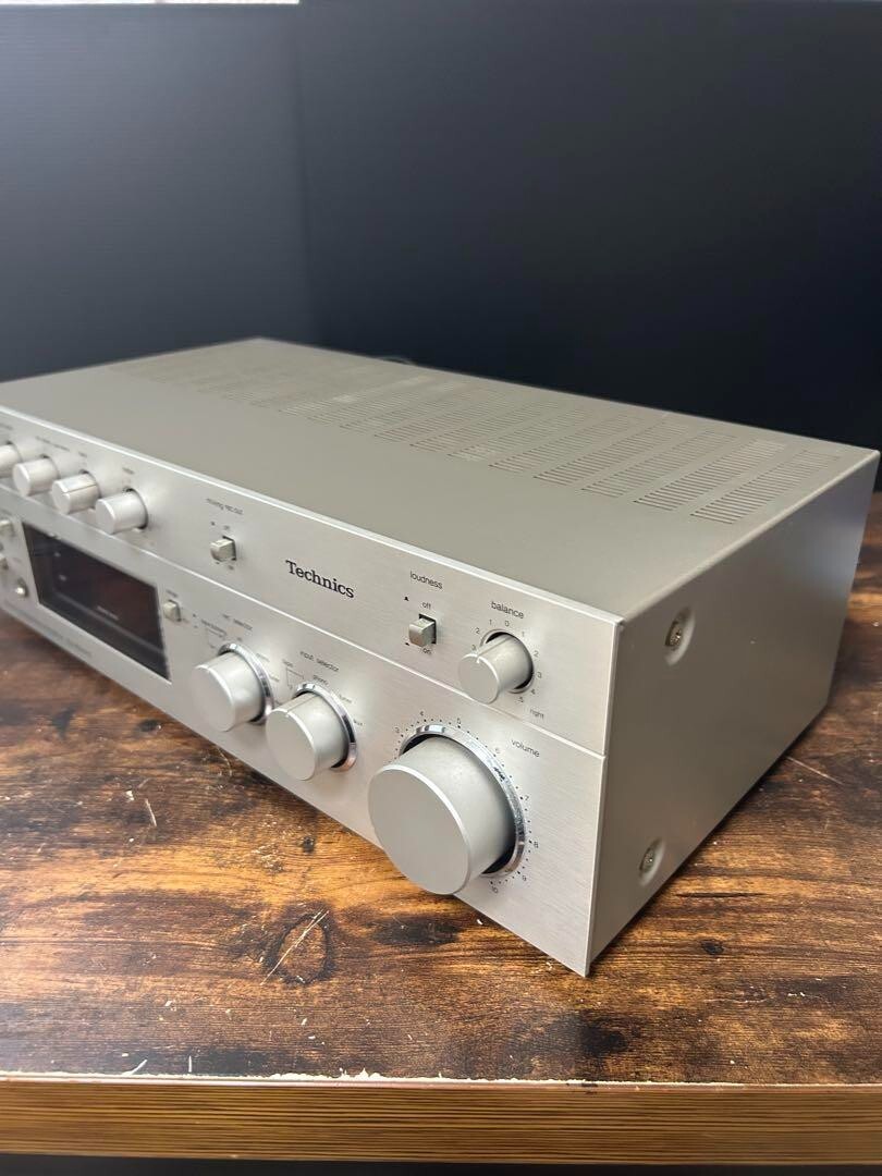 Technics SU-8044G Echo Mic Mix Amp Dual VU Meter Silver