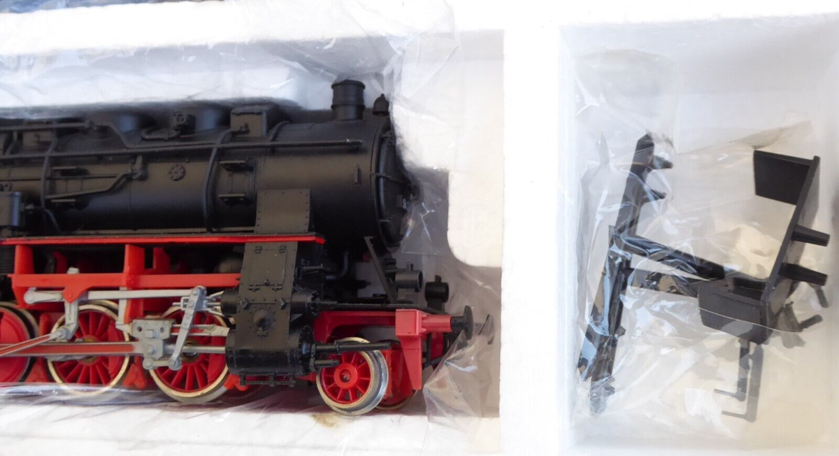 鉄道模型 PIKO BR 015 Schnellzuglokomotive sddefault.jpg