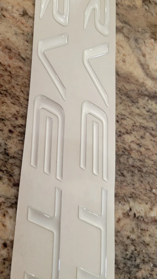 Letras de riel de combustible para Chevrolet Corvette C5 1997-2004 cúpula plateada GM L Foto 3 de 4