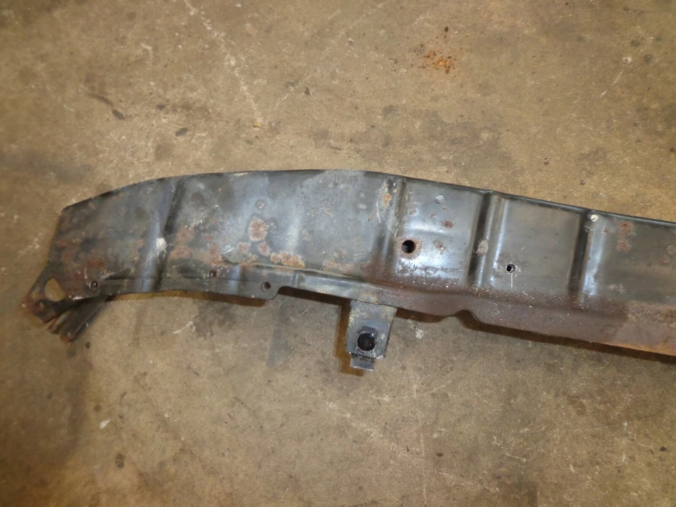 Parachoques de refuerzo delantero Toyota Supra MK3 1986,5-92 FABRICANTE DE EQUIPOS ORIGINALES Foto 4 de 4