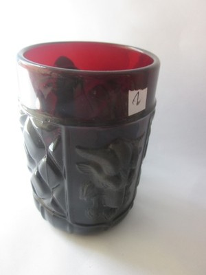 1 Pressglas Krug pressed cup ram`s head Widder Pressglss rubinrot 10cm rot ruby
