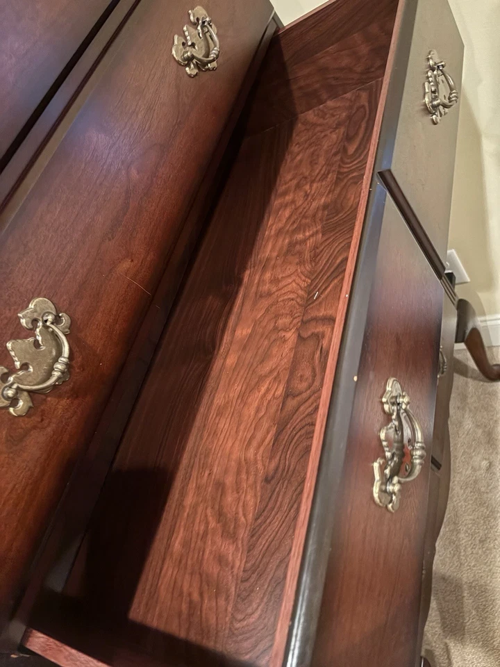 Cómoda Bombay Company Foto 2 de 4