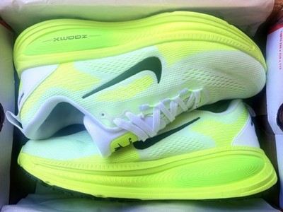 NIKE vomero 18