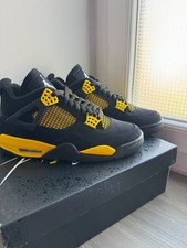 Nike Air Jordan 4 RETRO THUNDER Black and withe tour yellow 2022