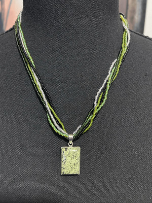 Grüner Onyx Stein Anhänger Sterling Silber 925 Verschluss mehrstrangig Rocailles Halskette