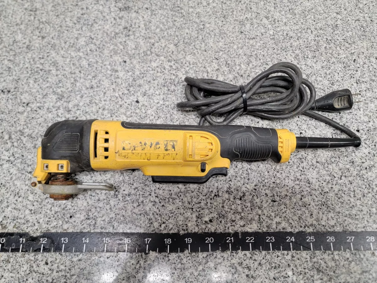 Dewalt DWE315 Corded 3 Amp Oscillating Multi Tool a x