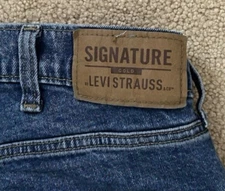 Signature Gold by Levi Strauss & Co. 5 Pocket Relaxed Fit Men's Jeans 40 X  32"