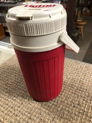 Vintage Lipton Ice Tea 1/2 Gallon Igloo Drink Cooler Pour Spout Half EUC Clean