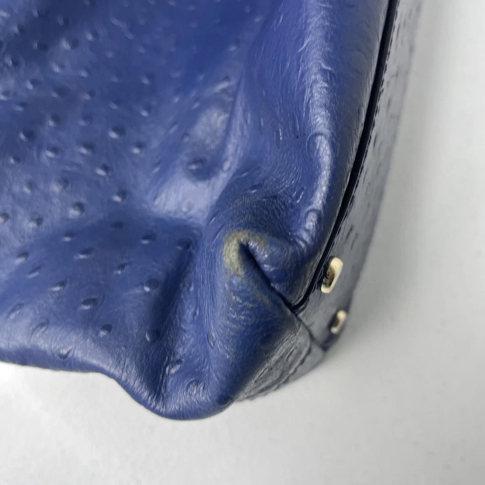 Bolsa de mão Kate Spade Harmony Valencia Road avestruz texturizada azul bolsa arco - Imagem 4 de 4