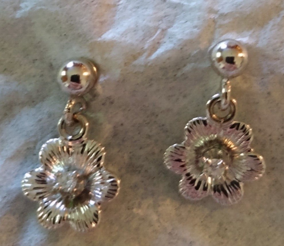 TINY STERLING SILVER FLOWER PIERCED EARRINGS WITH… - image 1