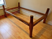 Extremely rare beautiful Antique 1700s North-American Pioneer Bed