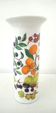 Bright Italian Porcelain Vase Fruiti de Bosco Spigarelli Fruit Berries 10"X5"