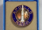 Vintage 60s APOLLO 11 Tie Tack Pin Enamel NASA Moon SATURN V ROCKET Crest Craft