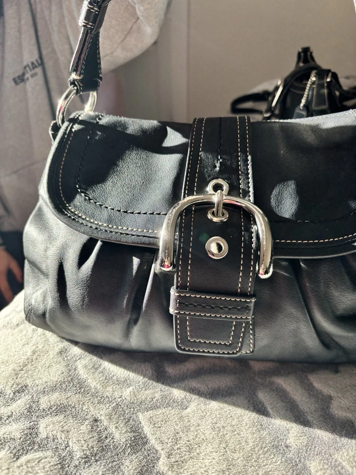 Bolso de Hombro Coach GRANDE Soho 9248 Y2K Vintage Cuero Negro Hobo Hebilla Solapa Foto 2 de 4