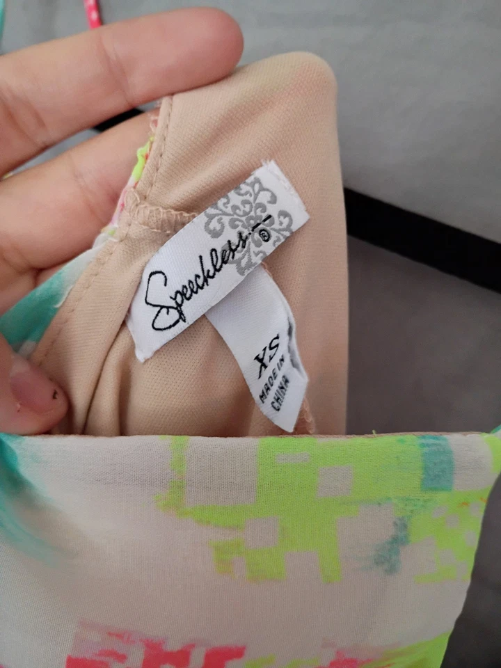 Vestido de colores vibrantes Speechless Xs Foto 3 de 3