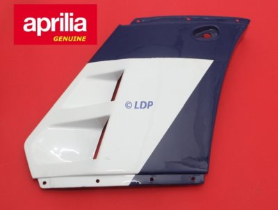 APRILIA AP8130482 VERKLEIDUNG SEITENWAND RECHTS AF1 125 1987 WEISS / BLAU