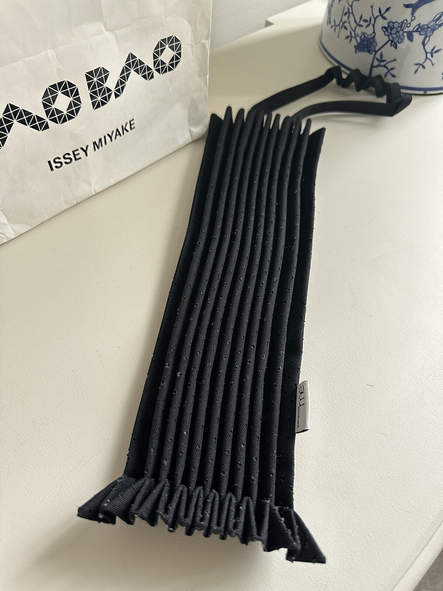 100% Authentic me ISSEY MIYAKE Recycled Polyester Trunk Pleats Bag