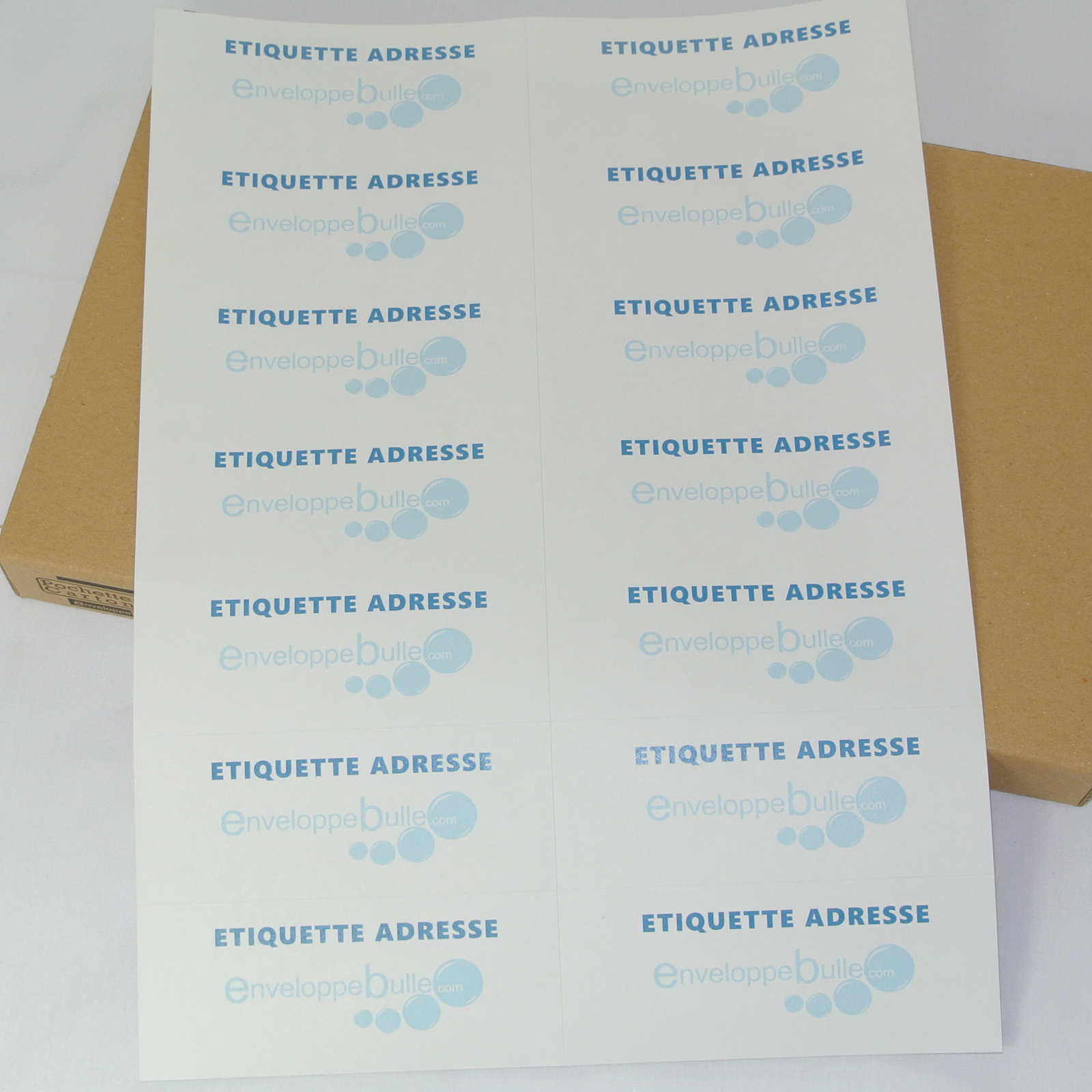 Étiquettes autocollantes de 14 pièces par page pour le publipostage et l'envoi de faire-part