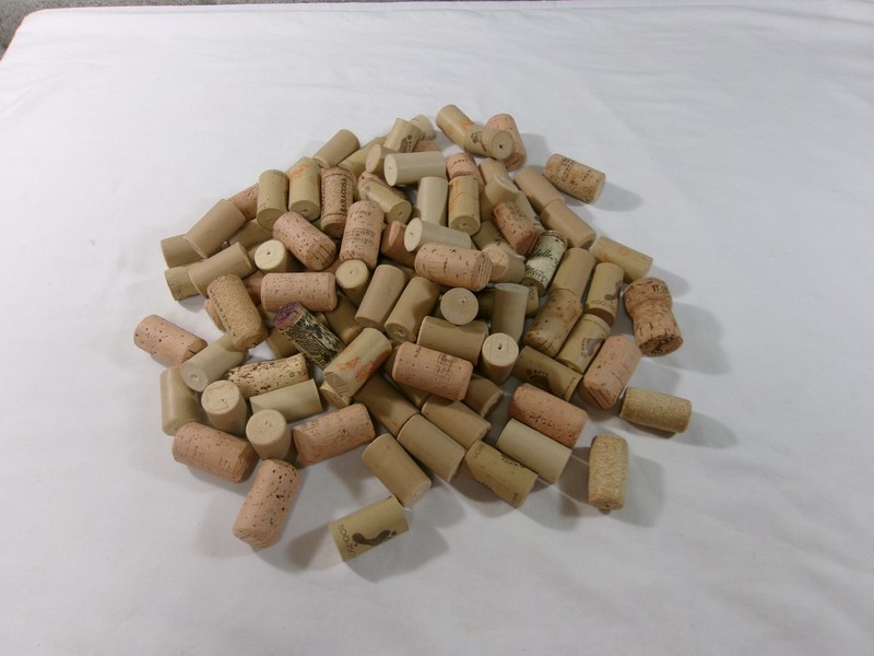 Lot of 100 Used Natural & SyntheticWine Bottle Corks Arts & Crafts